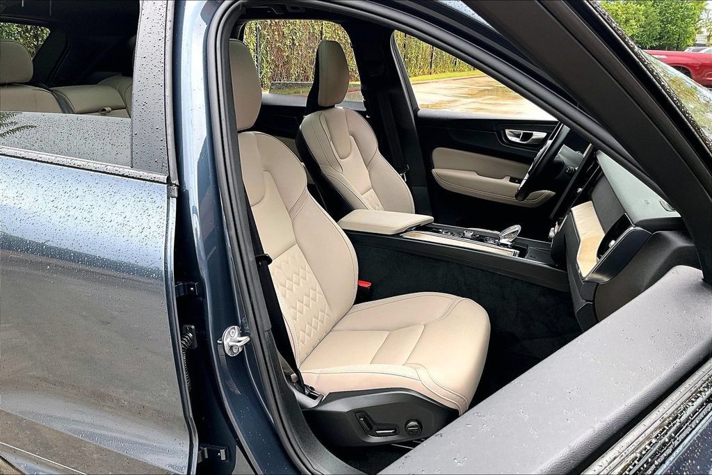Certified 2026 Volvo XC60 B5 Plus AWD/4WD image 10