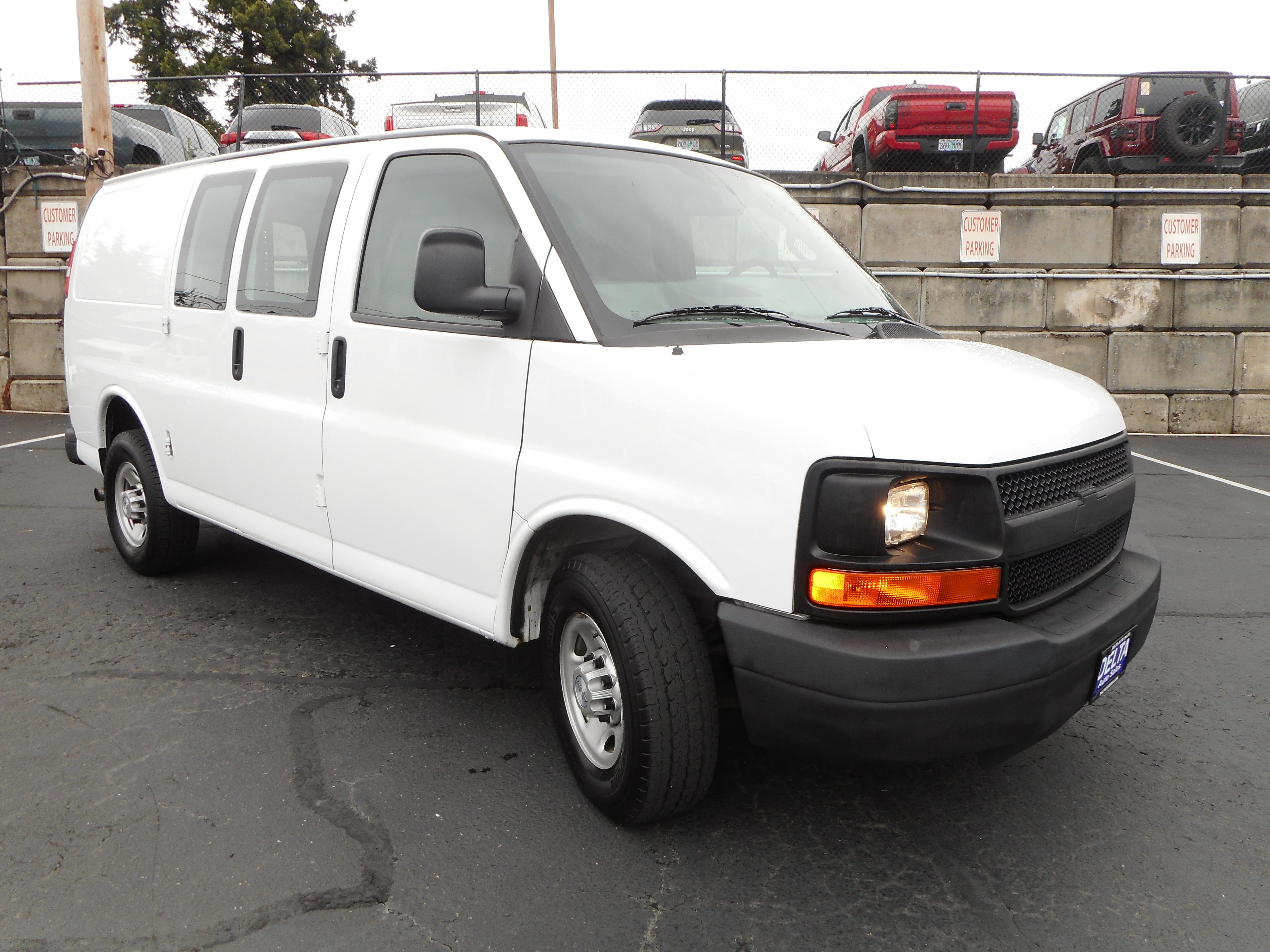Used 2016 Chevrolet Express 2500 RWD image 1