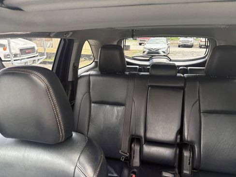 Used 2019 Toyota Highlander XLE AWD/4WD image 15
