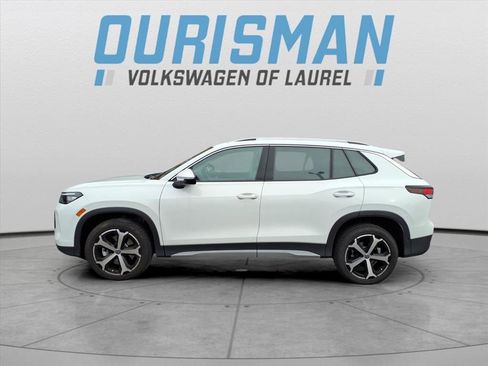 Used 2025 Volkswagen Tiguan SE image 4