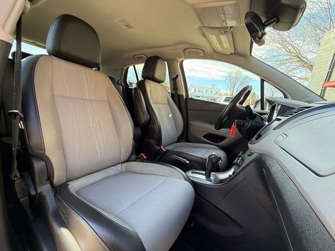 Used 2016 Chevrolet Trax LT w/ LT Convenience Package image 4