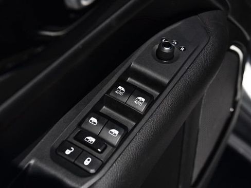 Used 2025 Jeep Compass Trailhawk AWD/4WD image 8