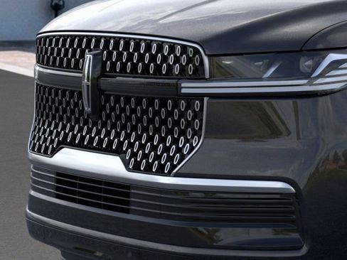 New 2026 Lincoln Navigator Reserve AWD/4WD image 18