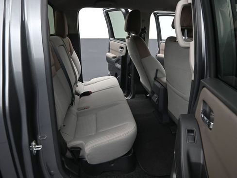 Used 2024 Nissan Frontier SV w/ Technology Package image 11