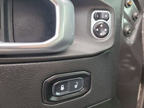 Used 2020 Jeep Wrangler Unlimited Sahara w/ Dual Top Group AWD/4WD image 15
