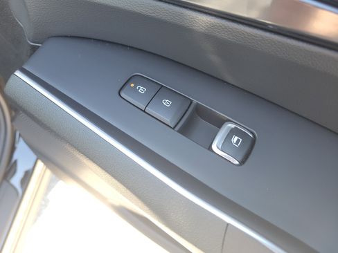 Certified 2025 Kia Sorento S image 11