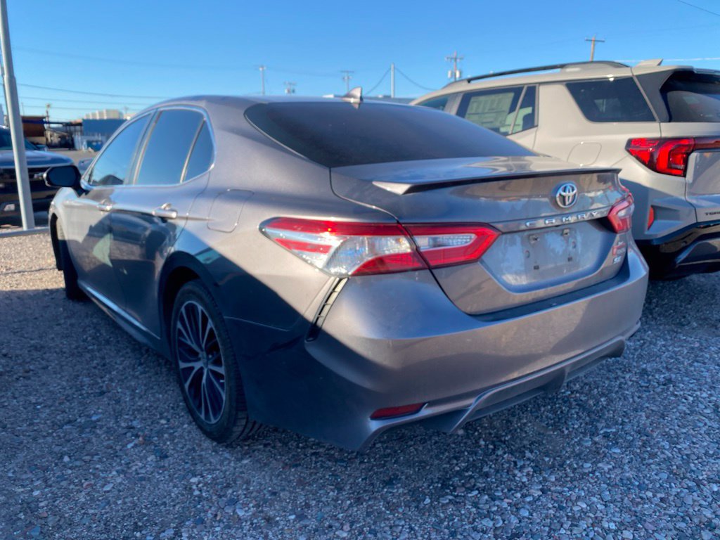Used 2020 Toyota Camry SE w/ Carpet Mat Package FWD image 3
