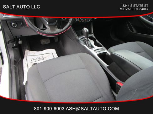 Used 2018 Chevrolet Cruze LT w/ Convenience Package image 20