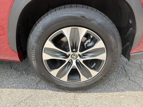 Used 2022 Toyota Highlander XLE FWD image 20