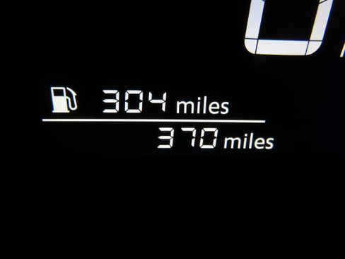 Certified 2025 Nissan Kicks SV w/ Charging Package image 28