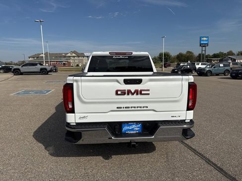 Used 2025 GMC Sierra 1500 SLT image 6
