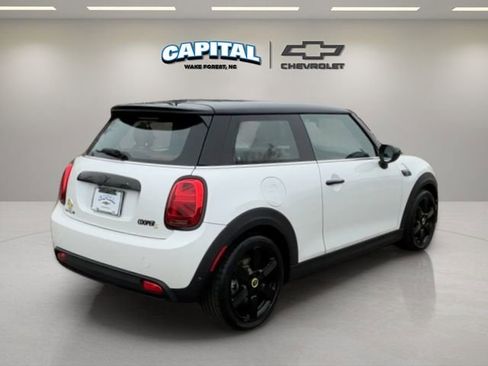Used 2024 MINI Cooper SE w/ Signature Upholstery Package image 5