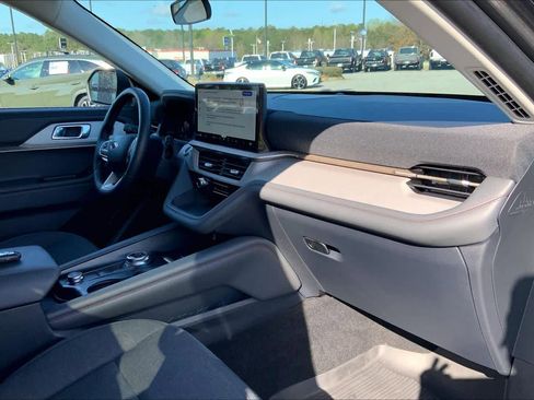 Certified 2025 Ford Explorer Active image 18