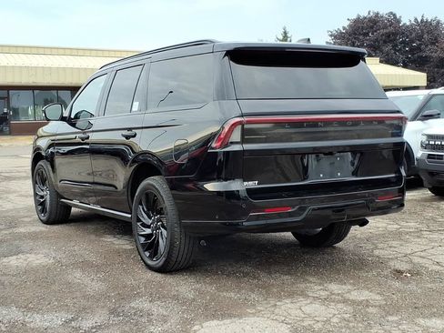 Used 2025 Lincoln Navigator Reserve w/ Jet Appearance Package AWD/4WD image 3