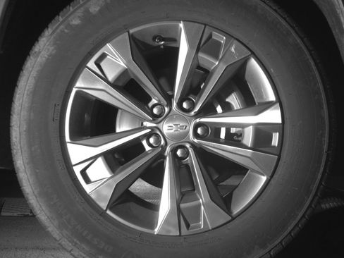 Used 2025 Chevrolet Equinox LT FWD image 13