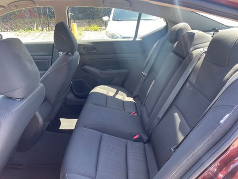 Used 2025 Nissan Altima 2.5 SV FWD image 21