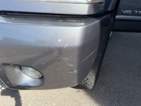 Used 2015 Nissan Titan SV w/ SV Value Truck Package image 17