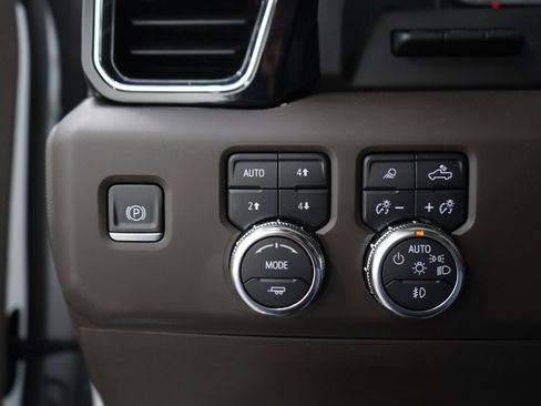 Used 2024 GMC Sierra 1500 Denali w/ Technology Package AWD/4WD image 28