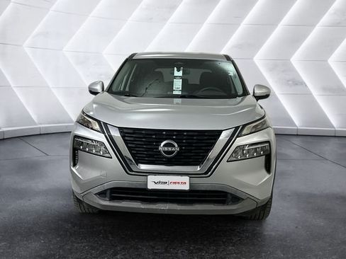 Used 2022 Nissan Rogue SV FWD image 2