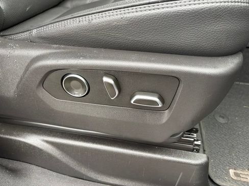 Used 2025 GMC Yukon XL Denali AWD/4WD image 27