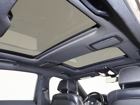 Used 2022 BMW 750i xDrive w/ M Sport Package image 18