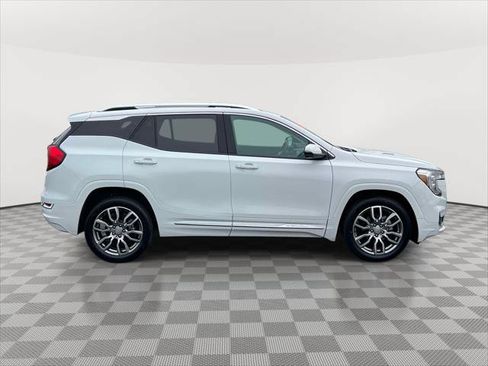 Used 2022 GMC Terrain Denali w/ Denali Premium Package AWD/4WD image 4