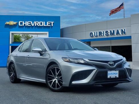 Used 2023 Toyota Camry SE w/ Cold Weather Package image 1