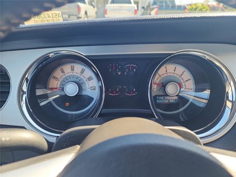 Used 2010 Ford Mustang Premium image 24