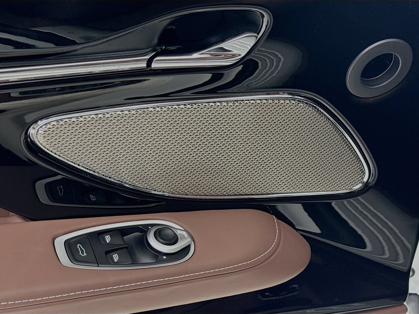 Used 2024 Aston Martin DB12 Coupe RWD image 17