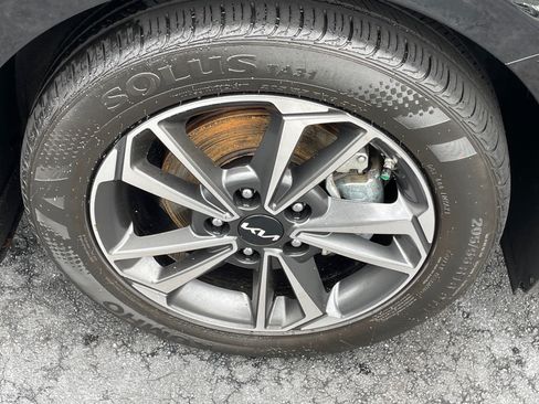 Certified 2024 Kia Forte LXS FWD image 16