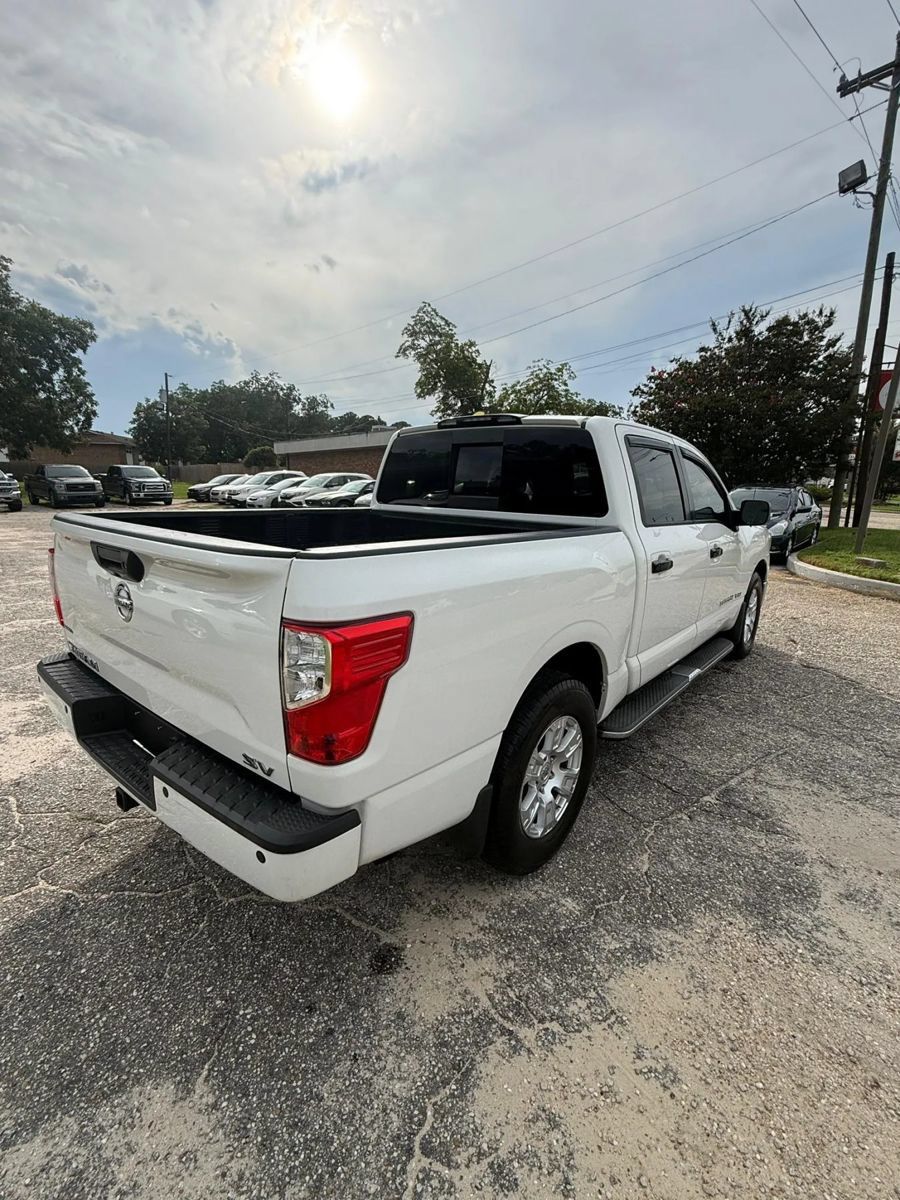Used 2018 Nissan Titan SV w/ SV Convenience Package RWD image 7
