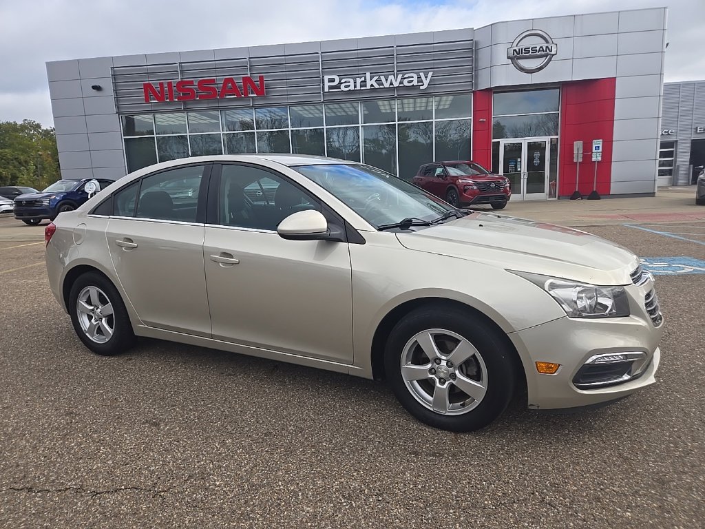 Used 2015 Chevrolet Cruze LT FWD image 1