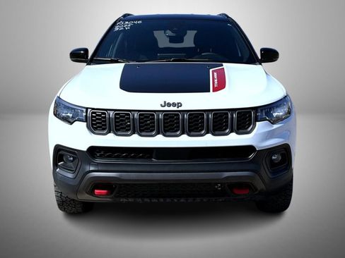 Used 2025 Jeep Compass Trailhawk image 2