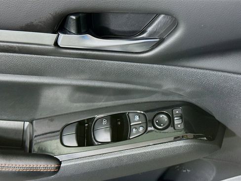 Used 2024 Nissan Altima 2.5 SR image 22