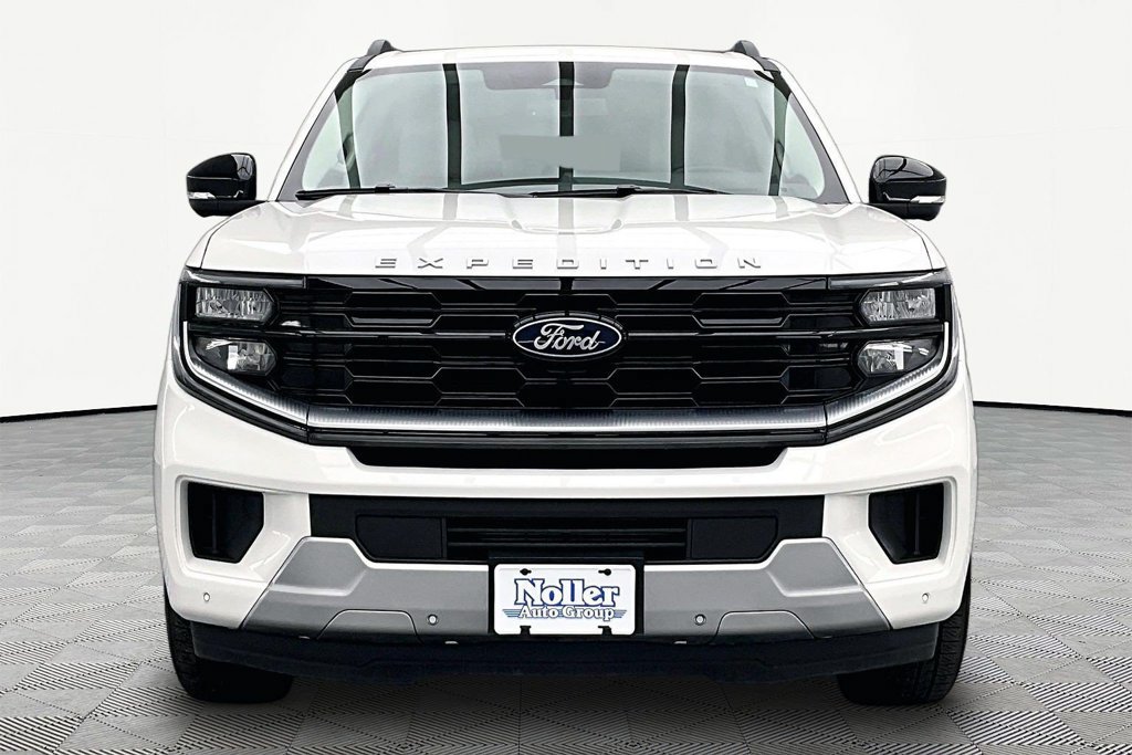 Certified 2025 Ford Expedition Max Platinum AWD/4WD image 3