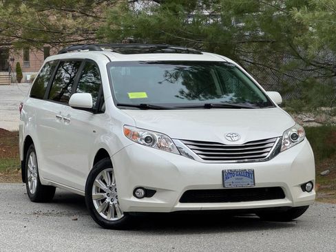 Used 2017 Toyota Sienna XLE Premium w/ Outdoor Package AWD/4WD image 1