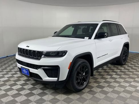New 2026 Jeep Grand Cherokee Altitude AWD/4WD image 1