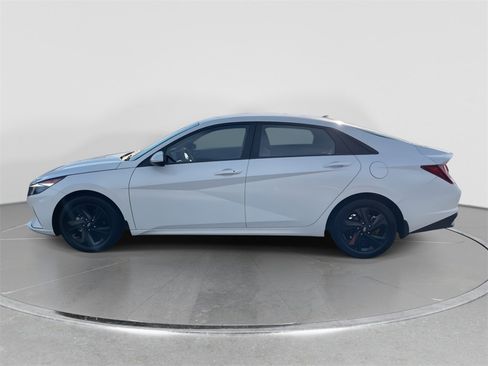 Certified 2023 Hyundai Elantra SEL image 4