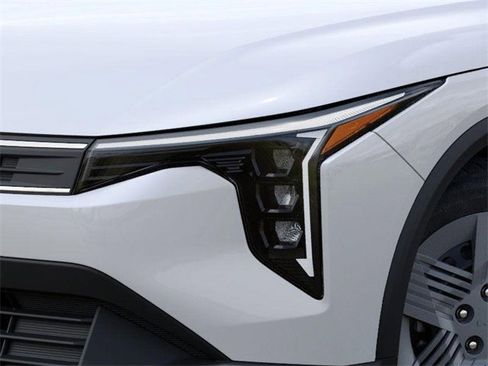 New 2025 Kia K4 LX image 10