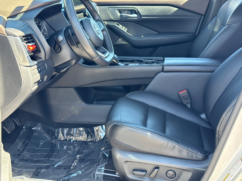 Used 2023 Nissan Rogue SL w/ SL Premium Package AWD/4WD image 2