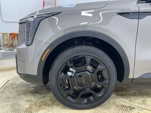 Certified 2025 Kia Sorento SX Prestige w/ Olive Brown Leather Package image 20