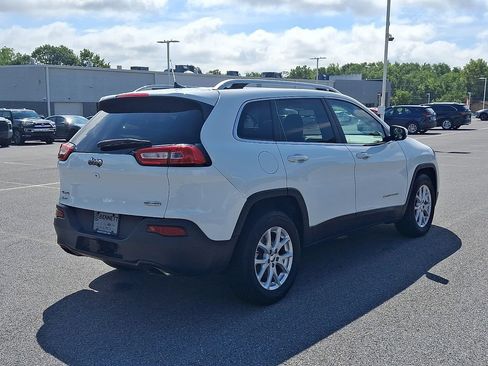 Used 2016 Jeep Cherokee Latitude w/ Comfort/Convenience Group AWD/4WD image 4