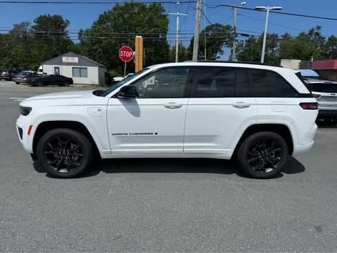 Used 2023 Jeep Grand Cherokee 30th Anniversary AWD/4WD image 5