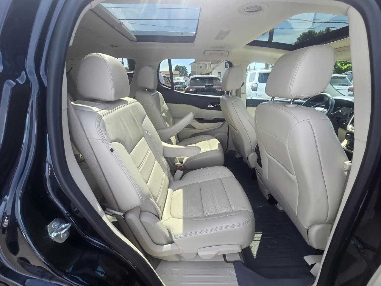 Used 2022 GMC Acadia Denali w/ Denali Ultimate Package AWD/4WD image 16