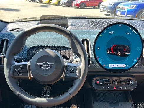 Used 2025 MINI Cooper Countryman SE w/ Comfort Package Max image 17