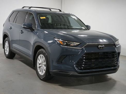 Certified 2024 Toyota Grand Highlander FWD image 3