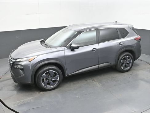 Used 2025 Nissan Rogue SV FWD image 31