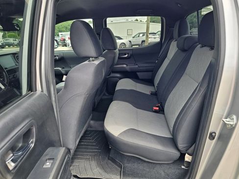 Used 2022 Toyota Tacoma TRD Off-Road RWD image 31