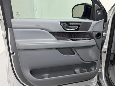 Used 2019 Lincoln Navigator L Select w/ Cargo Package AWD/4WD image 63