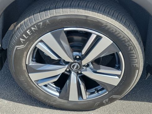 Used 2023 Nissan Rogue SL w/ SL Premium Package image 10